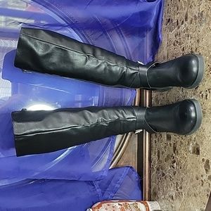 Black leather womens knee high riding boots.
